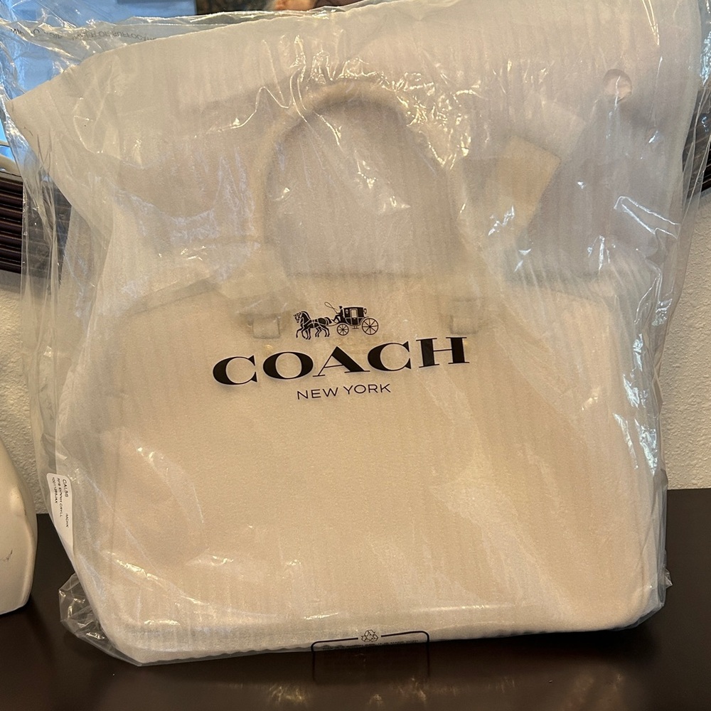 NWT Savannah Carryall Bag in Chalk / Gold - Picture 7 of 8